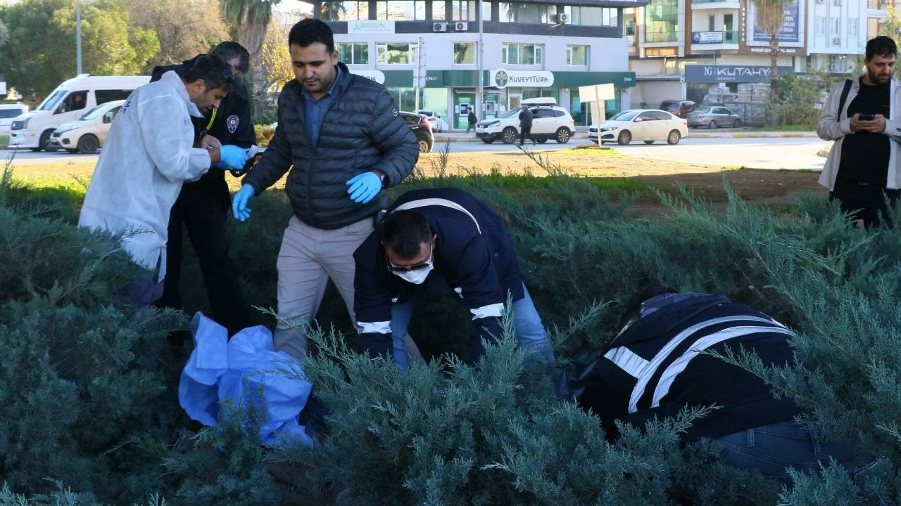 Şehrin ortasında cesedi günler sonra gelen kokuyla tesadüfen bulundu